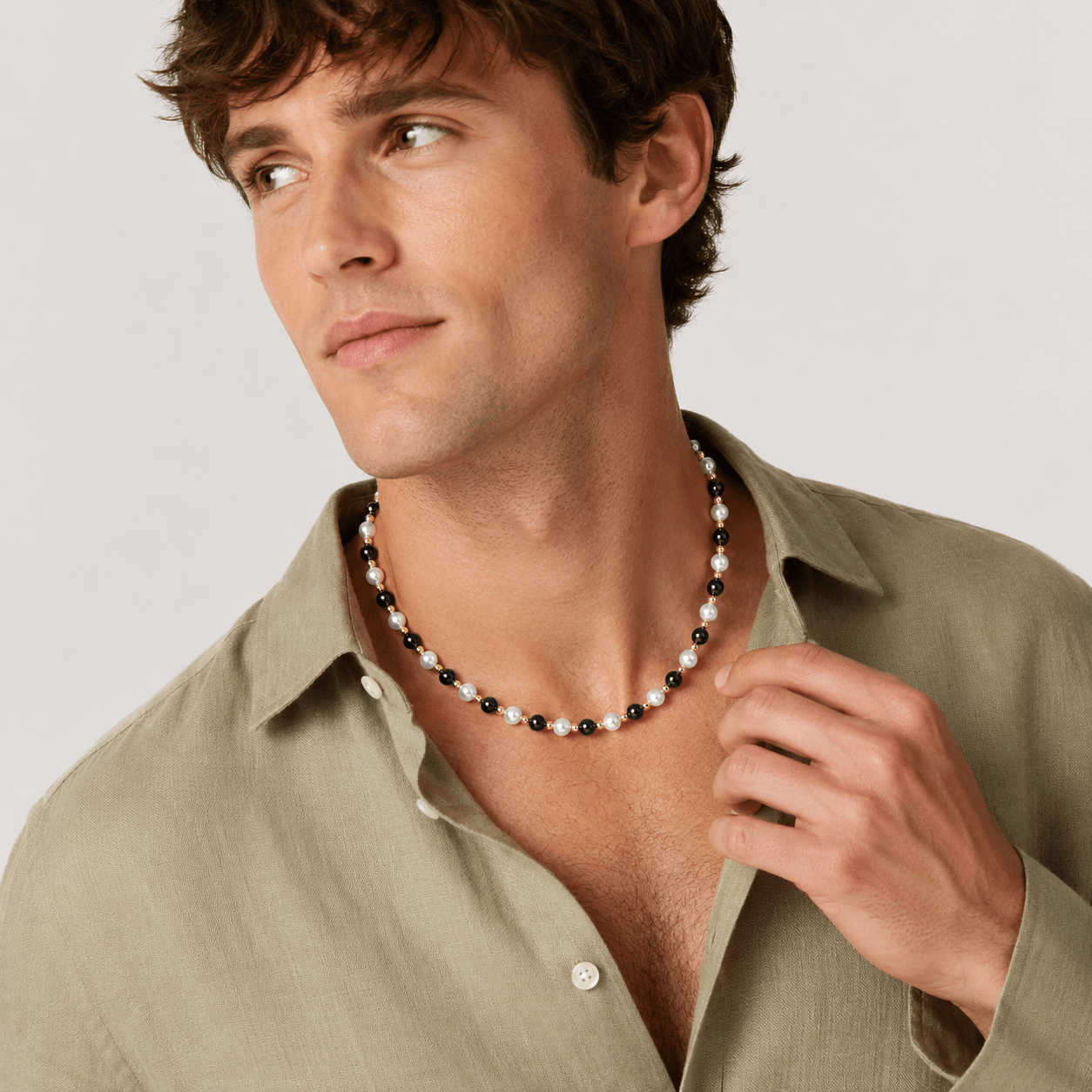 Man wearing pearl and onyx necklace with gold vermeil accents | Ideal Pearl Co.